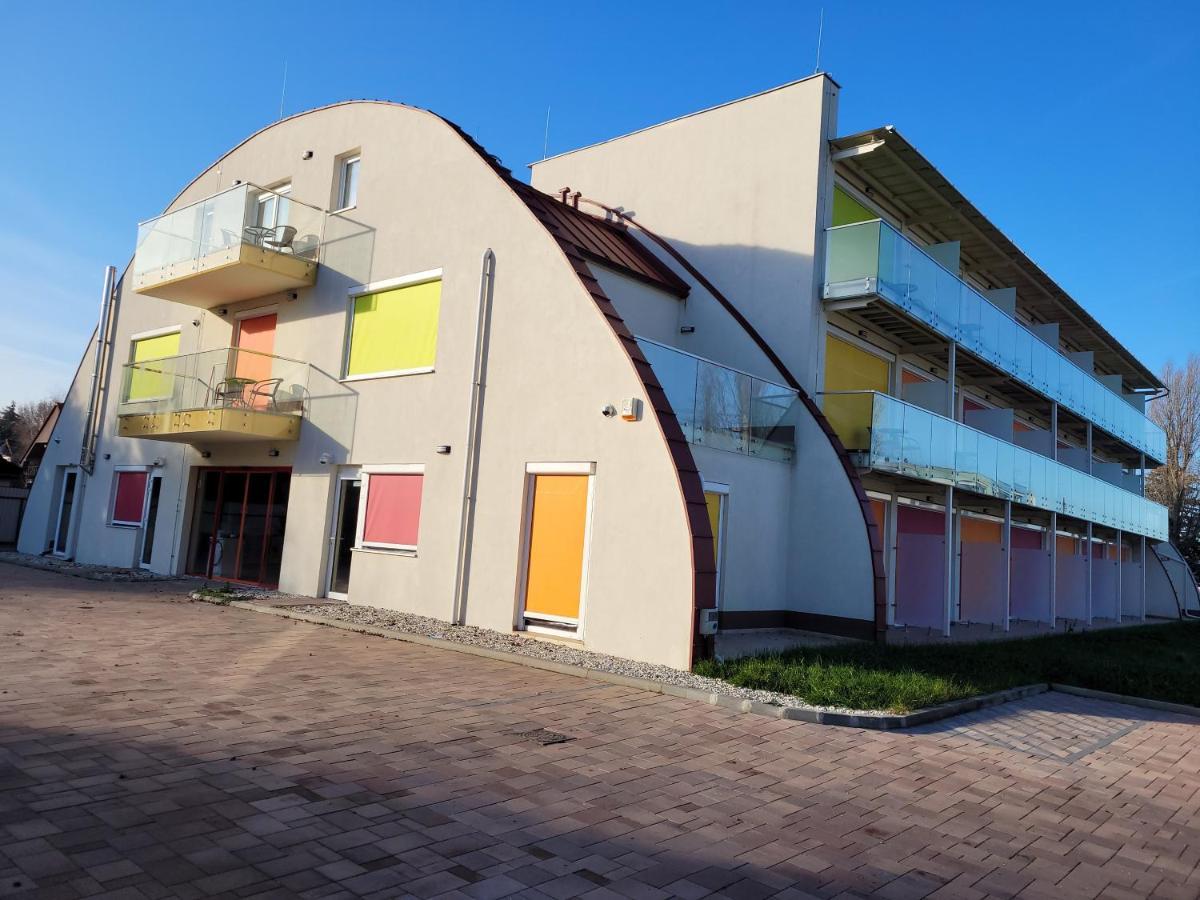 Colors Holiday Hotel Siofok Exterior photo