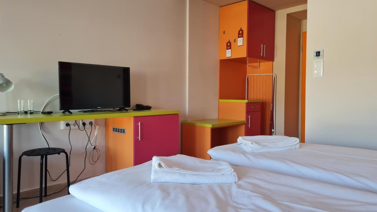 Colors Holiday Hotel Siofok Exterior photo