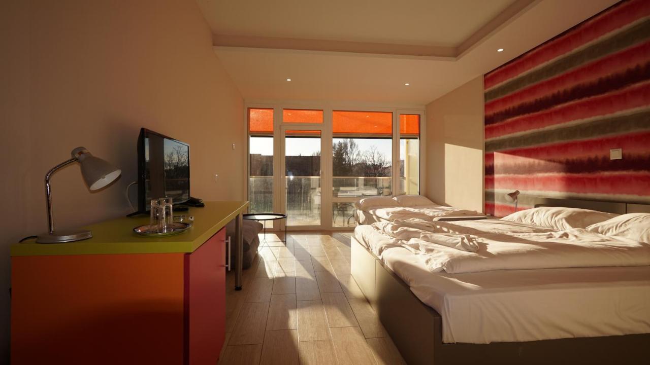 Colors Holiday Hotel Siofok Exterior photo