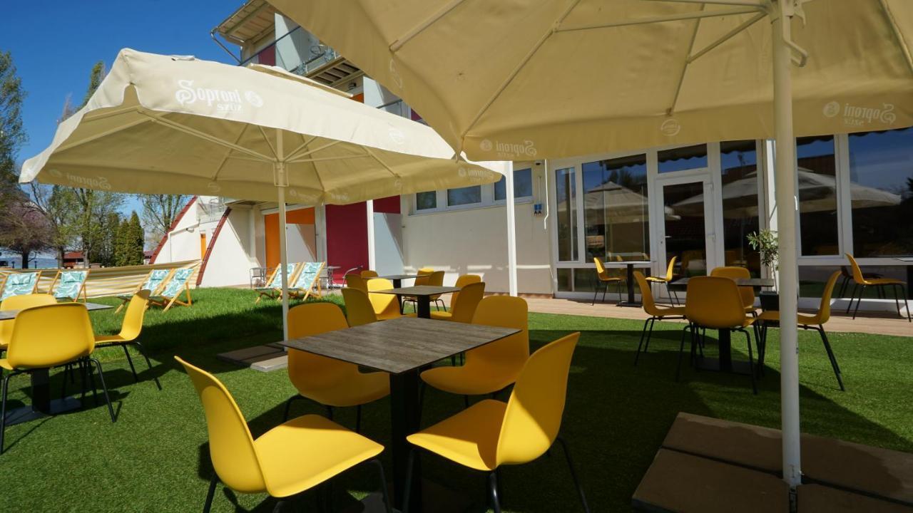 Colors Holiday Hotel Siofok Exterior photo