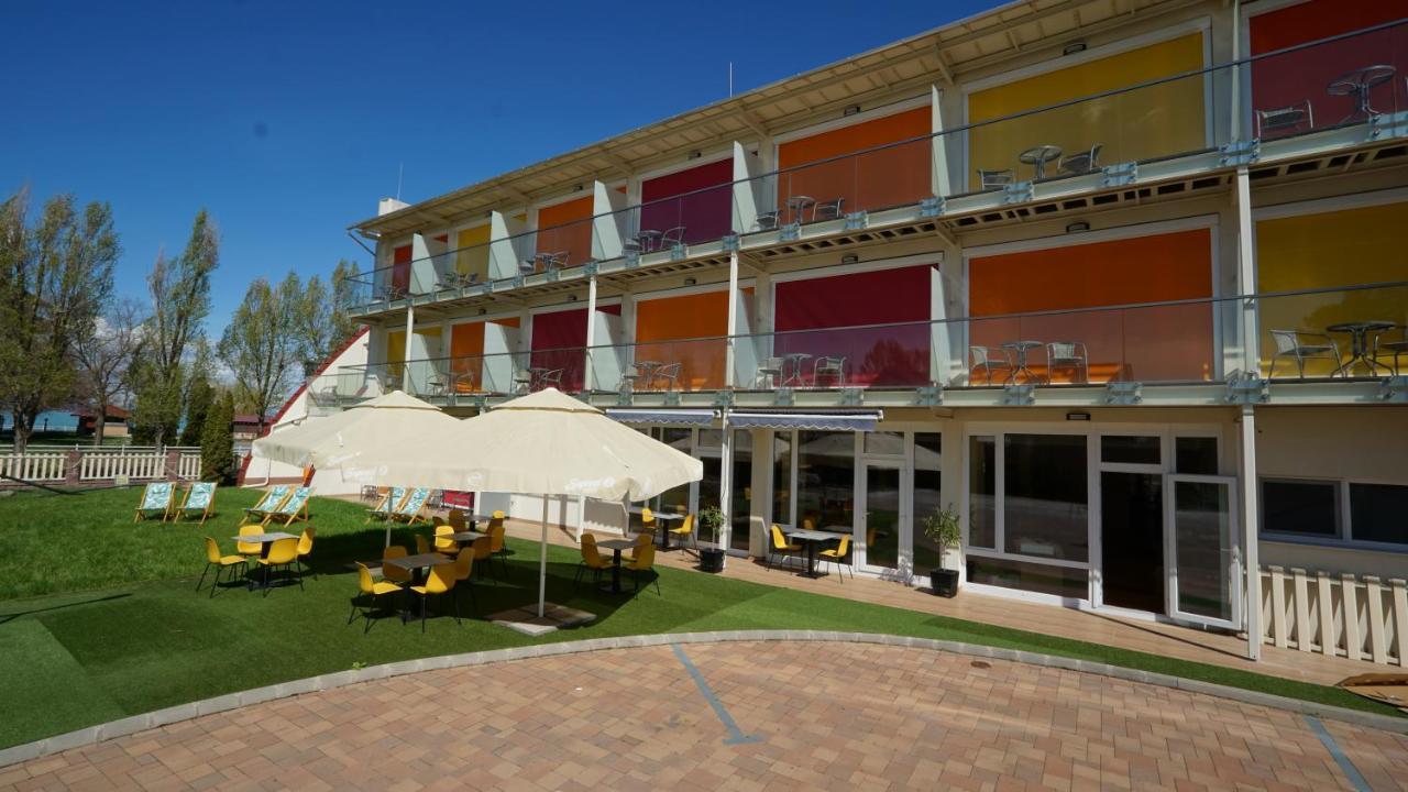 Colors Holiday Hotel Siofok Exterior photo