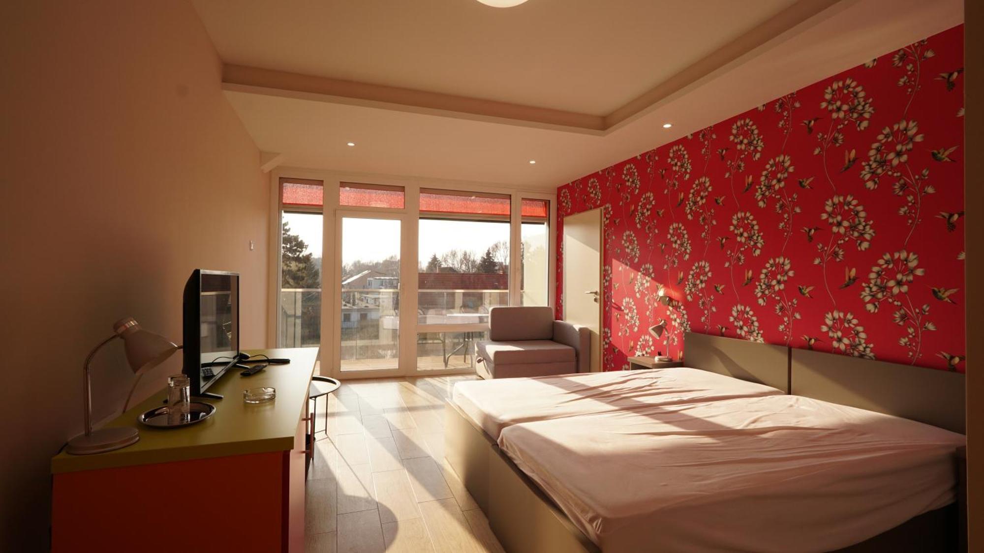 Colors Holiday Hotel Siofok Exterior photo